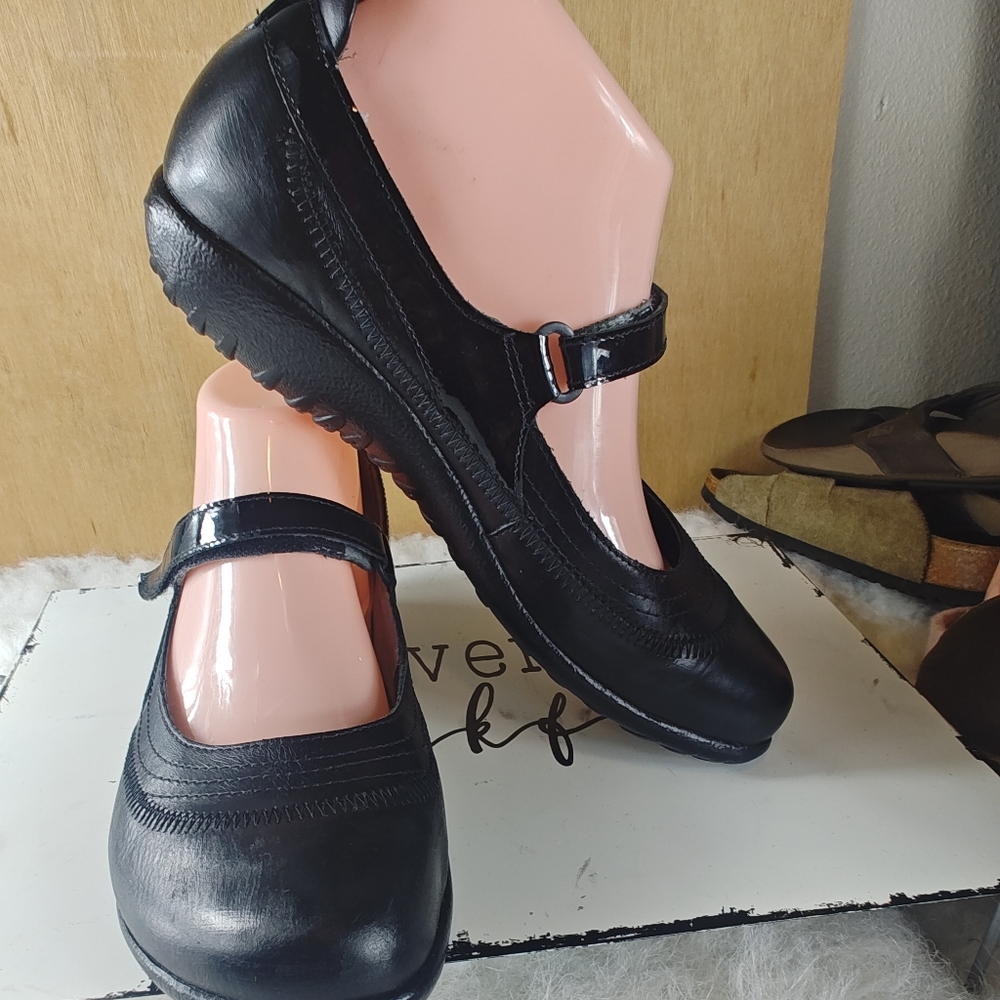 Naot Black Leather Mary Jane Shoes EUR 39 - Picture 4 of 10